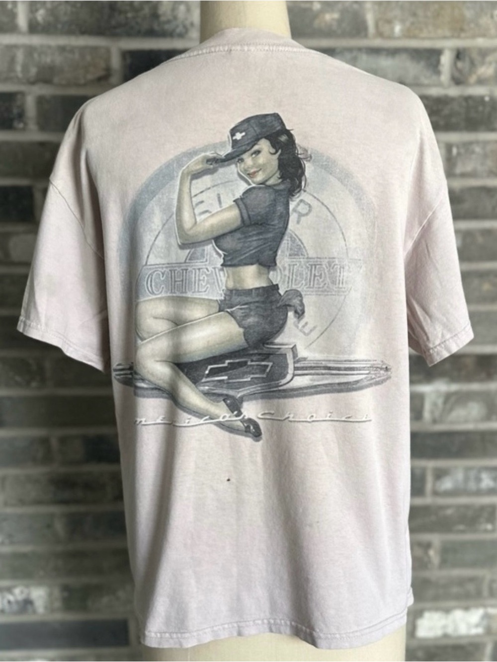 Y2K Chevrolet Pinup Girl Graphic Tee Distressed Faded Chevy T Shirt Medium